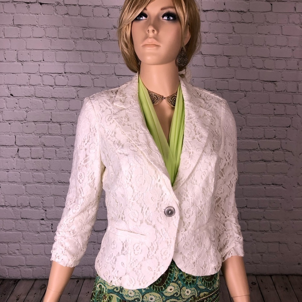 👜 Ivory Lace Jacket Large Cropped B. NWOT